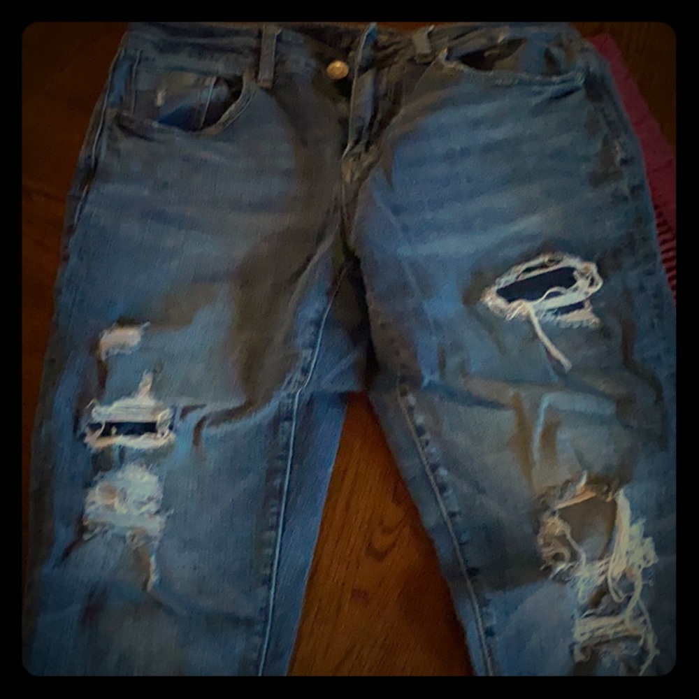 Maurices distressed Capri jeans
